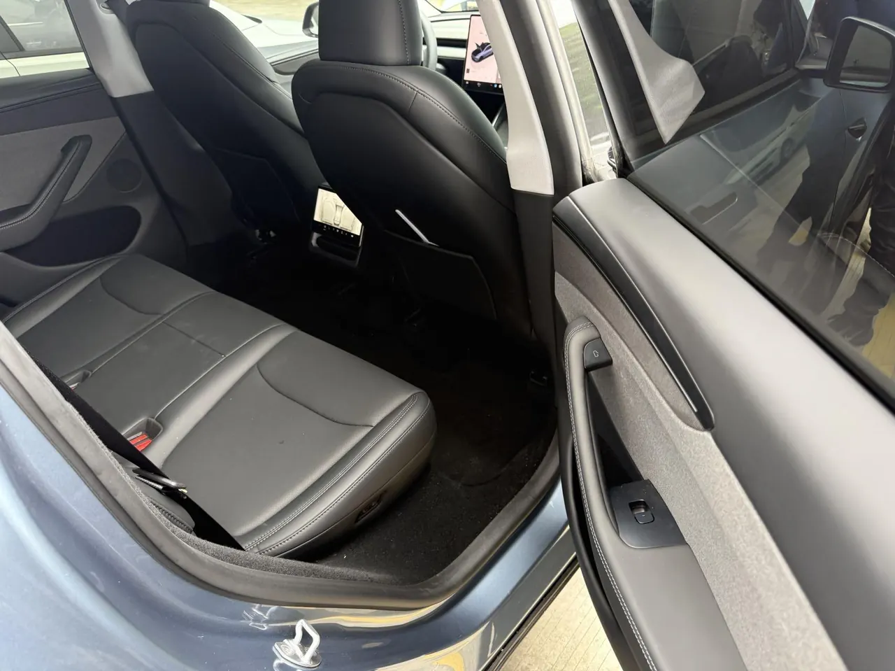Tesla 2025 Model Y rear-wheel drive version automatic transmission 3