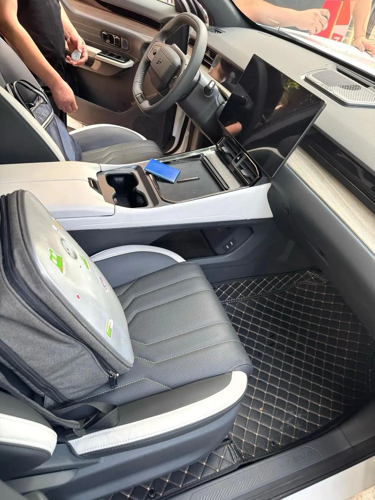 Jetour 2024 ShanHai L6 1.5TD PRO automatic gear 3