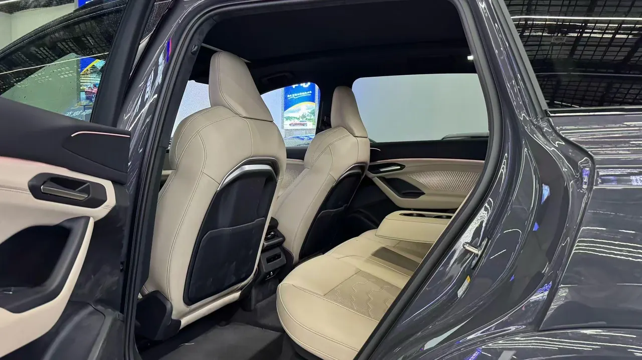 Audi 2025 Q6L e-tron Long Endurance Edition Automatic Gear 3