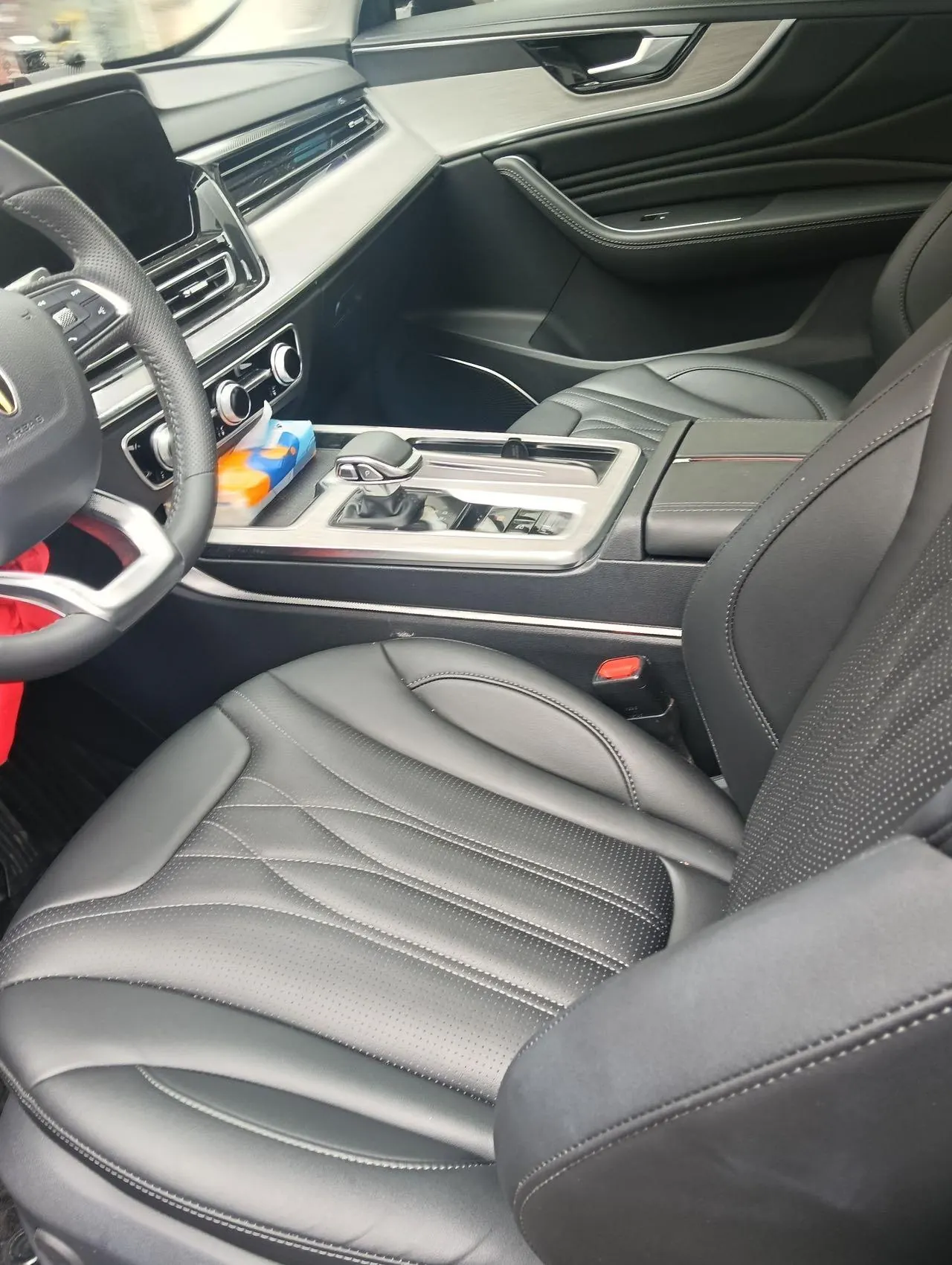 HongQi 2025 HS5 2.0T Two-Drive Flag Yue Pro Edition Automatic Gear 6