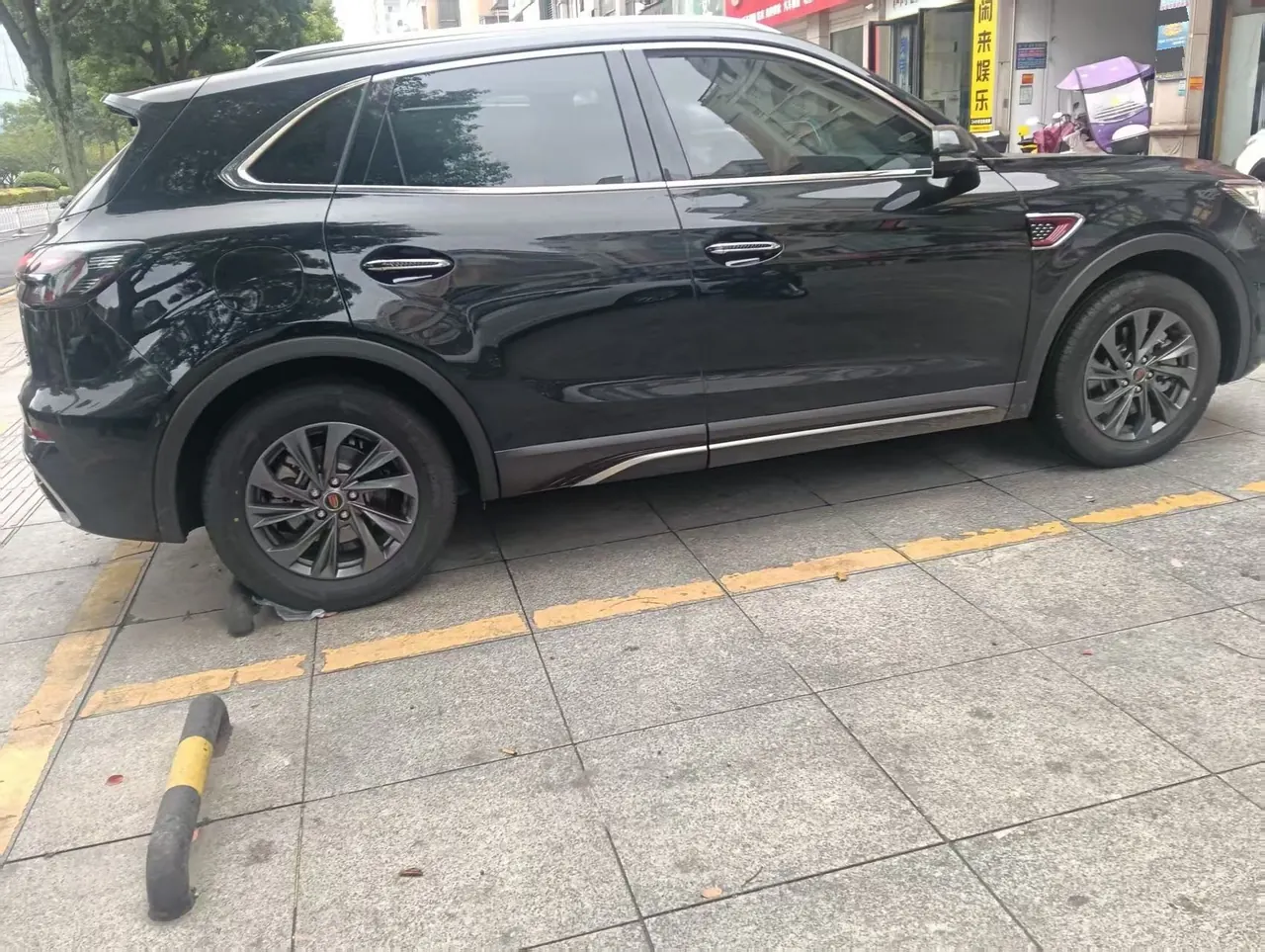 HongQi 2025 HS5 2.0T Two-Drive Flag Yue Pro Edition Automatic Gear 8