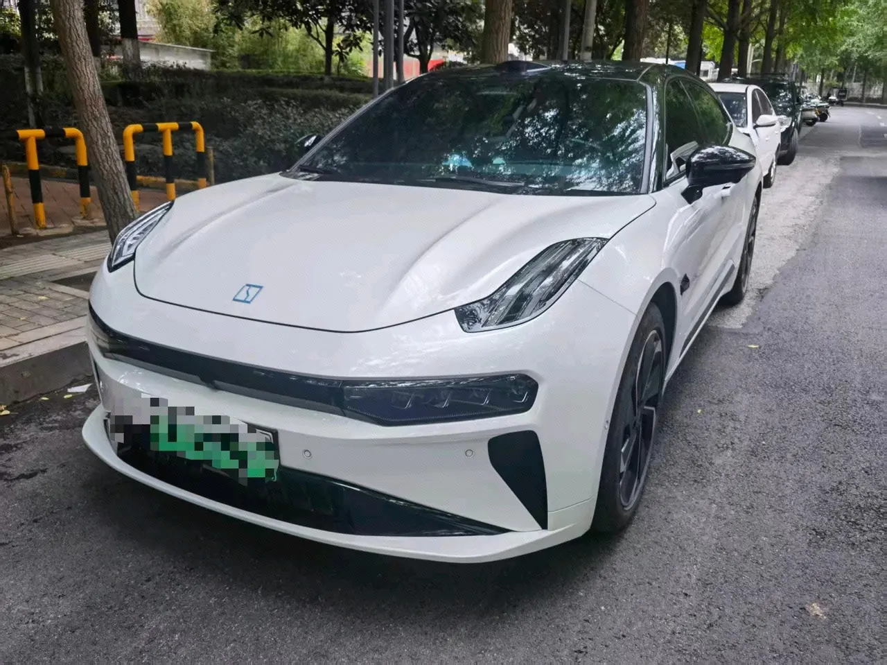 Open image lightbox: Zeekr 2024 Zeekr 001 WE version 100kWh rear drive automatic gear