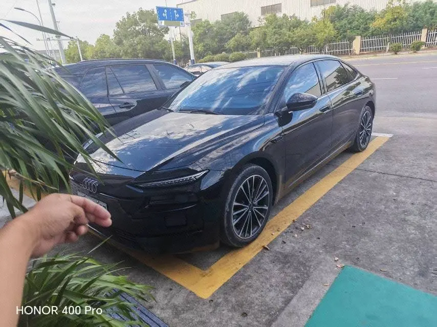 打开图片灯箱:Audi 2026 A6L e-tron Starts Gan Kun Smart Driving Edition Automatic Gear