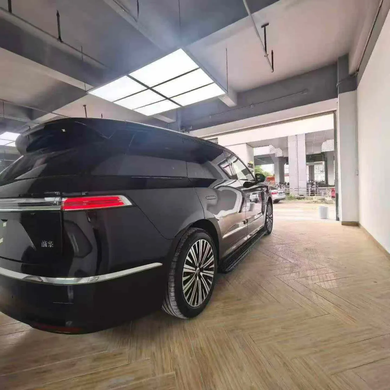 NIO 2026 ES 9 102kWh Executive Island Deluxe Automatic Gear 4
