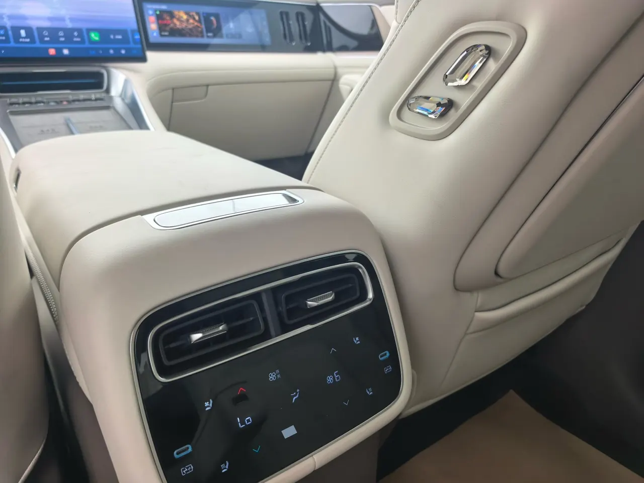 Denza 2025 Denza N8L 2.0T stepless flagship automatic gear 4