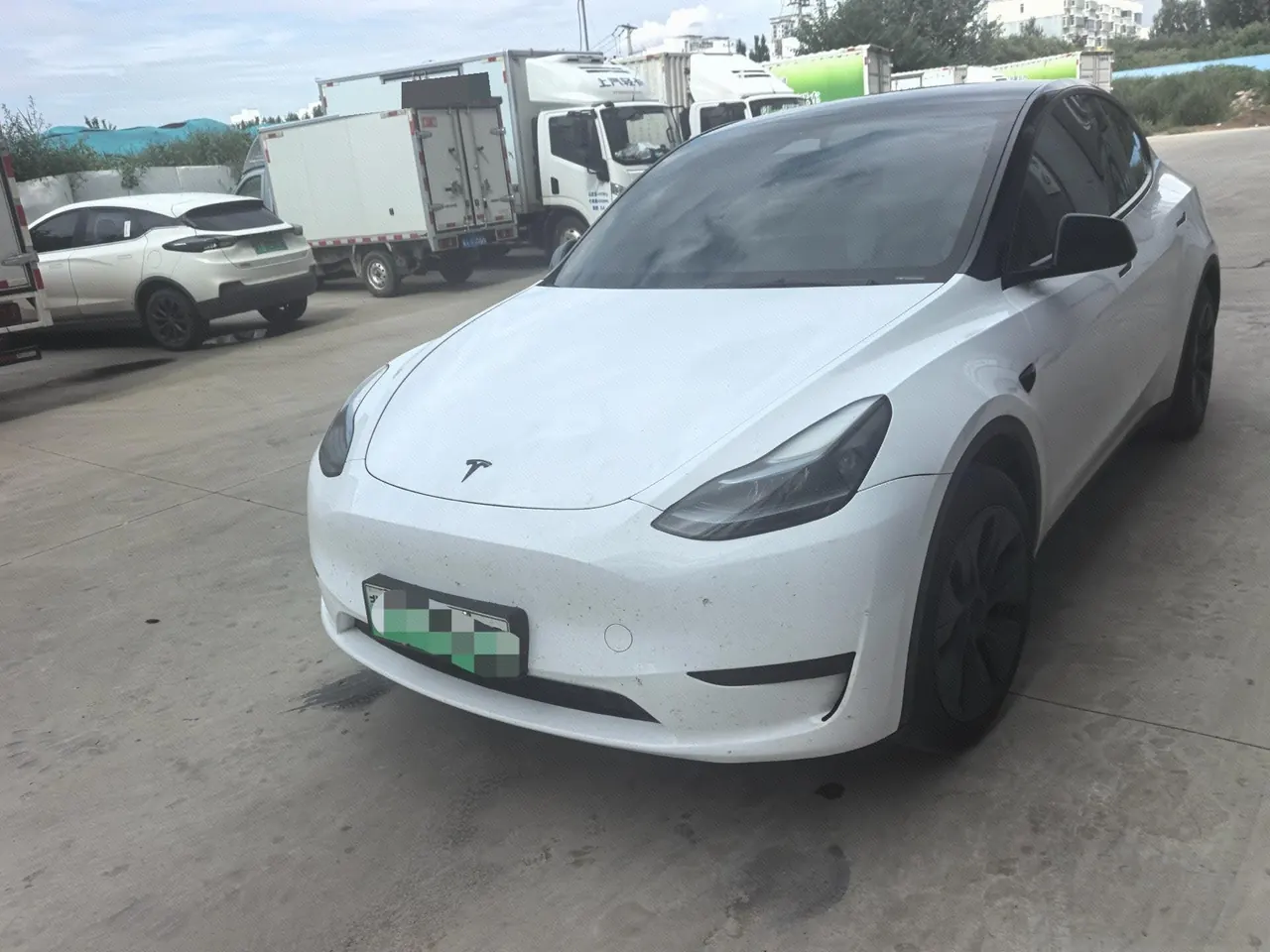 Open image lightbox: Tesla 2024 Model Y rear-wheel drive version automatic transmission
