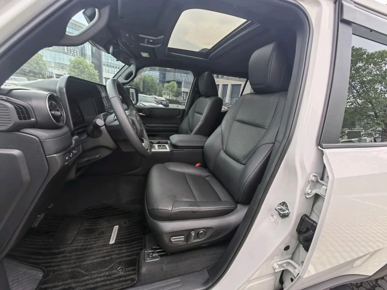 Toyota 2025 Prado HEV 2.4T all-around TX version 5-seat automatic gear 12