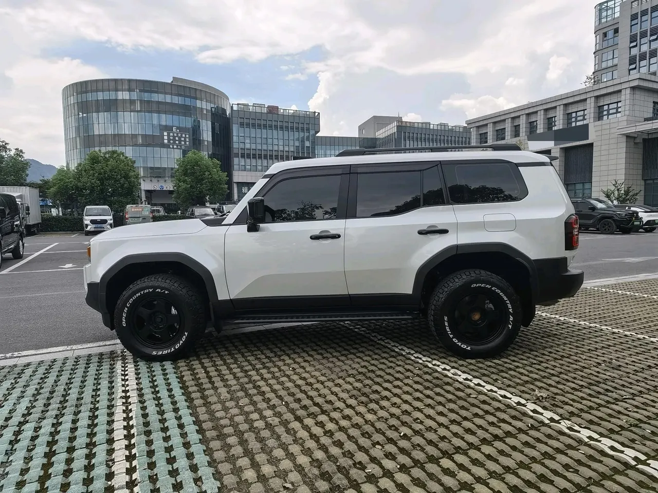 Toyota 2025 Prado HEV 2.4T all-around TX version 5-seat automatic gear 5