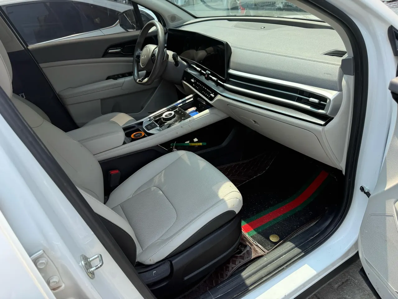 Kia 2023 Lion Platinum Extension 1.5T Two-Drive Premium Edition Automatic Gear 3