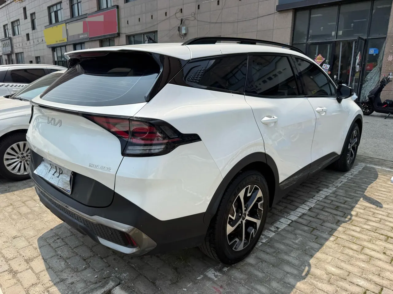 Kia 2023 Lion Platinum Extension 1.5T Two-Drive Premium Edition Automatic Gear 4