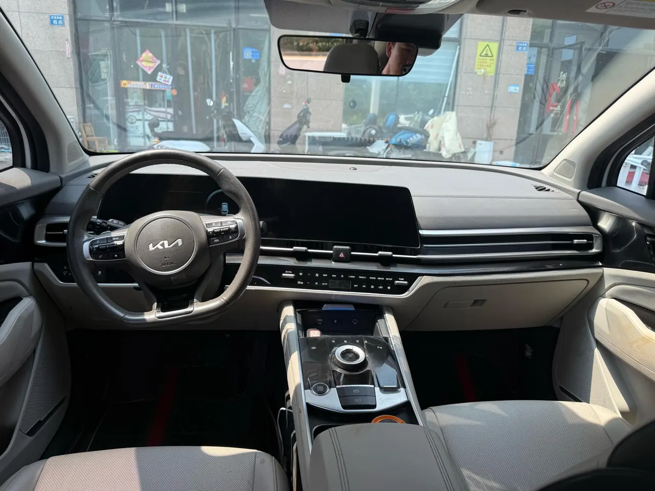 Kia 2023 Lion Platinum Extension 1.5T Two-Drive Premium Edition Automatic Gear 7