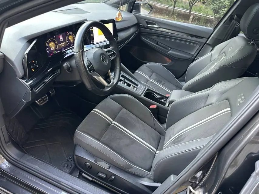 Volkswagen 2021 Golf 8 R-Line 1.4TSI 280TSI Automatic 5