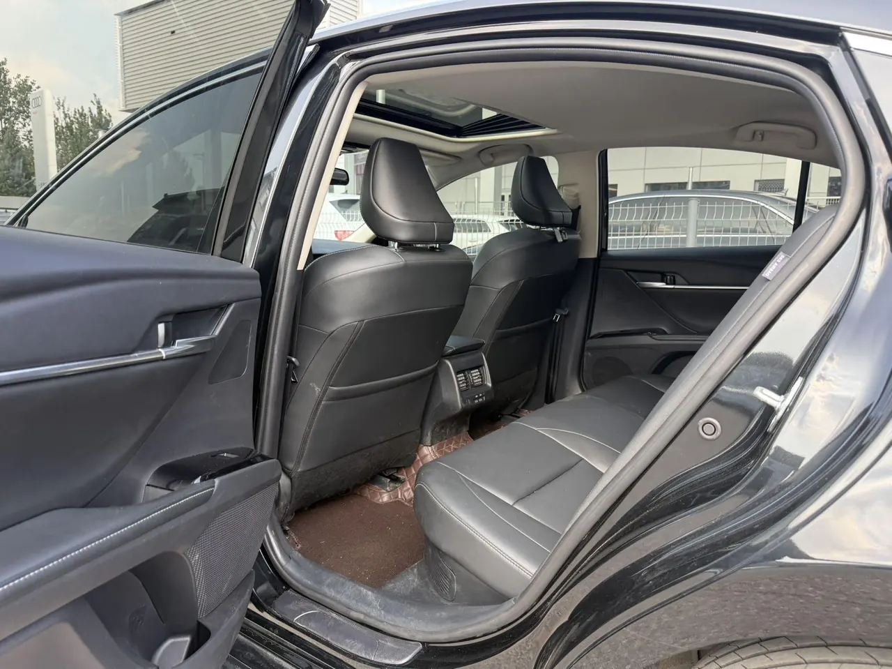 Toyota 2024 Camry Dual Engine 2.0HE Stepless Elite Automatic Gear 11