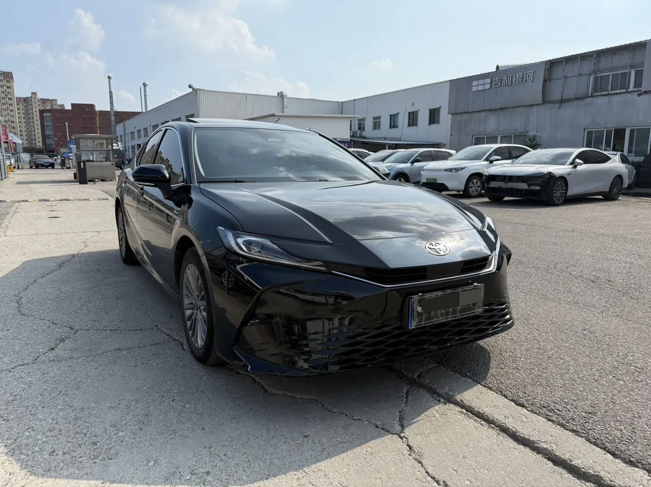 Toyota 2024 Camry Dual Engine 2.0HE Stepless Elite Automatic Gear 3