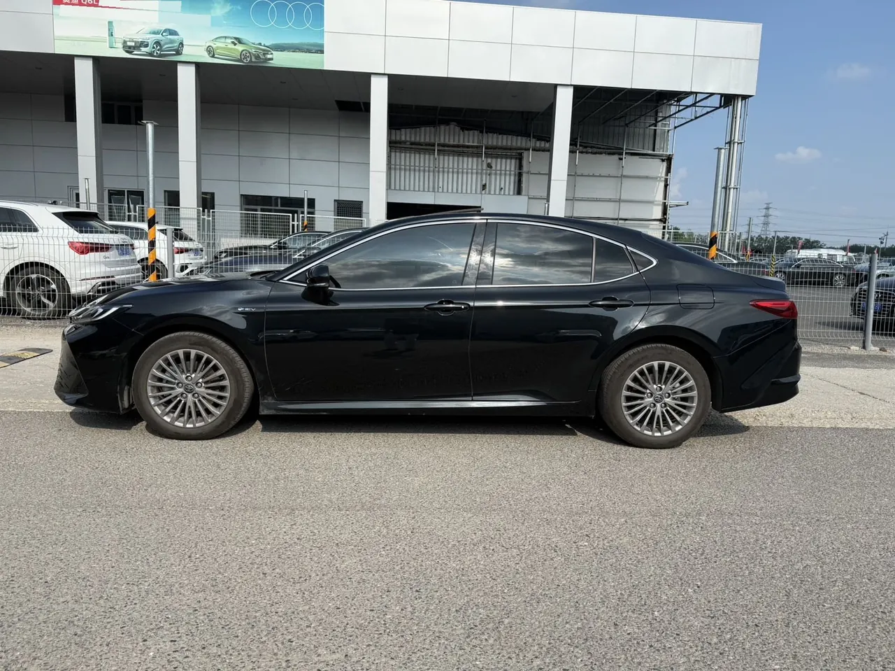 Toyota 2024 Camry Dual Engine 2.0HE Stepless Elite Automatic Gear 4