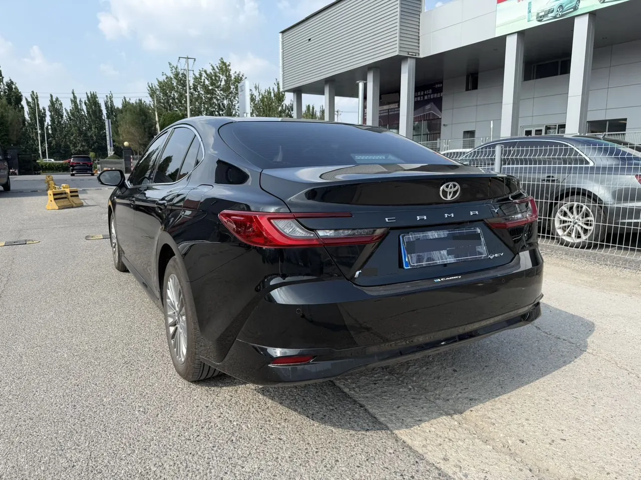 Toyota 2024 Camry Dual Engine 2.0HE Stepless Elite Automatic Gear 5