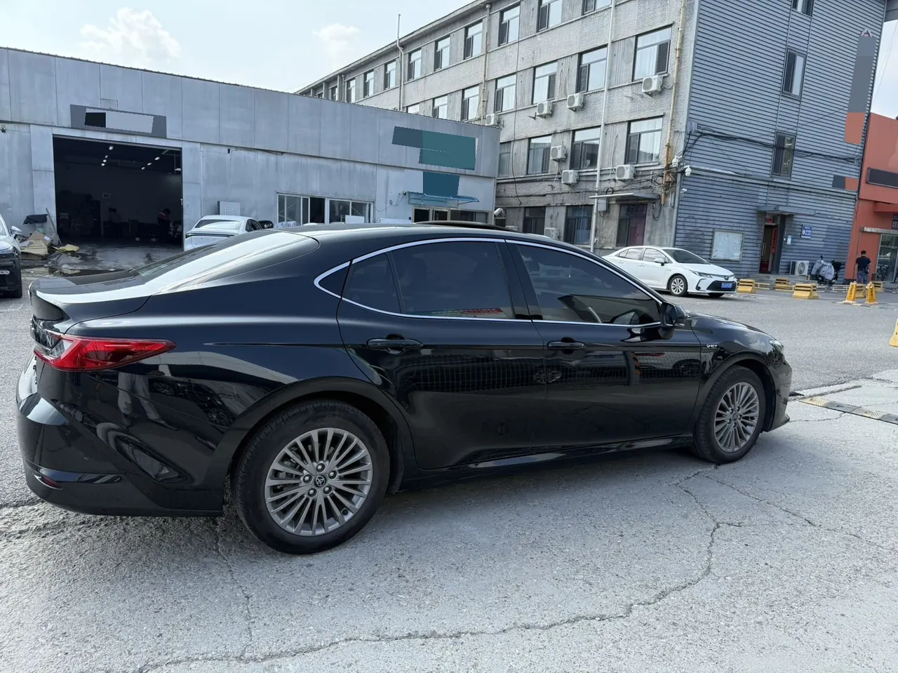 Toyota 2024 Camry Dual Engine 2.0HE Stepless Elite Automatic Gear 8