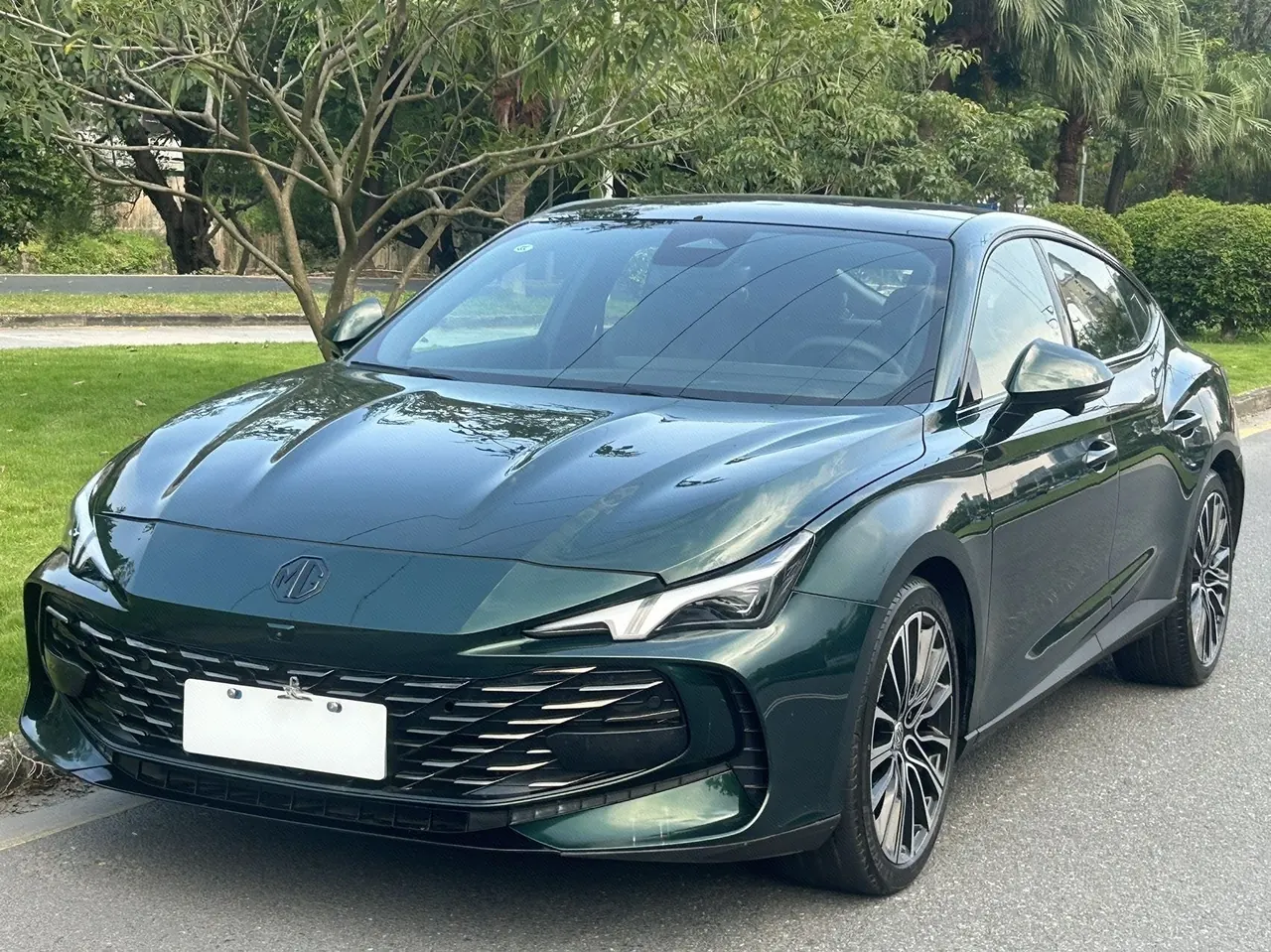 打开图片灯箱:MG 2023 MG7 1.5T to the United States elegant version of automatic gear