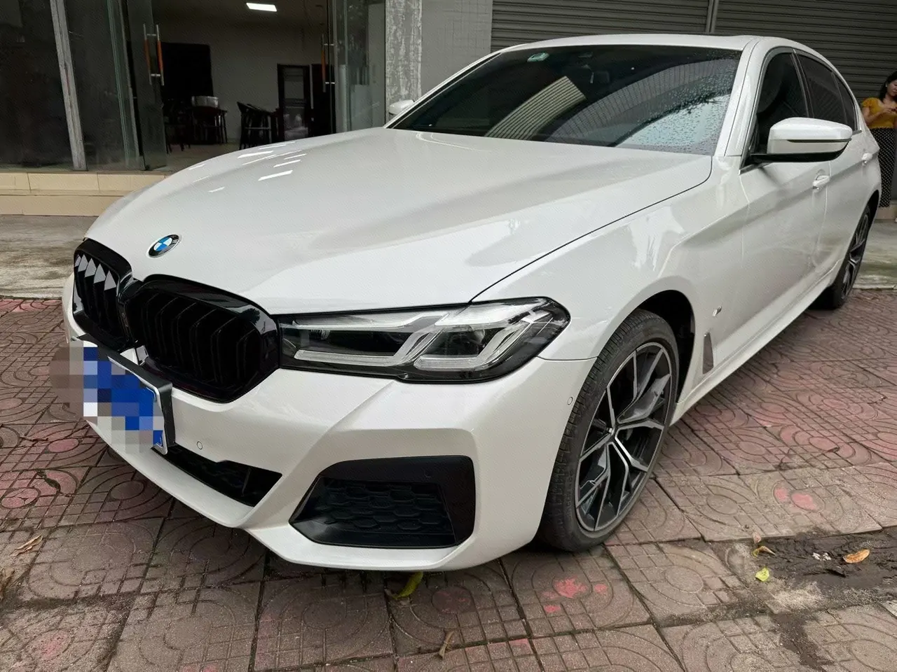打开图片灯箱:BMW 5 Series 2022 530Li 2.0T Exclusive M Sports Suit (Modified) Automatic Gear