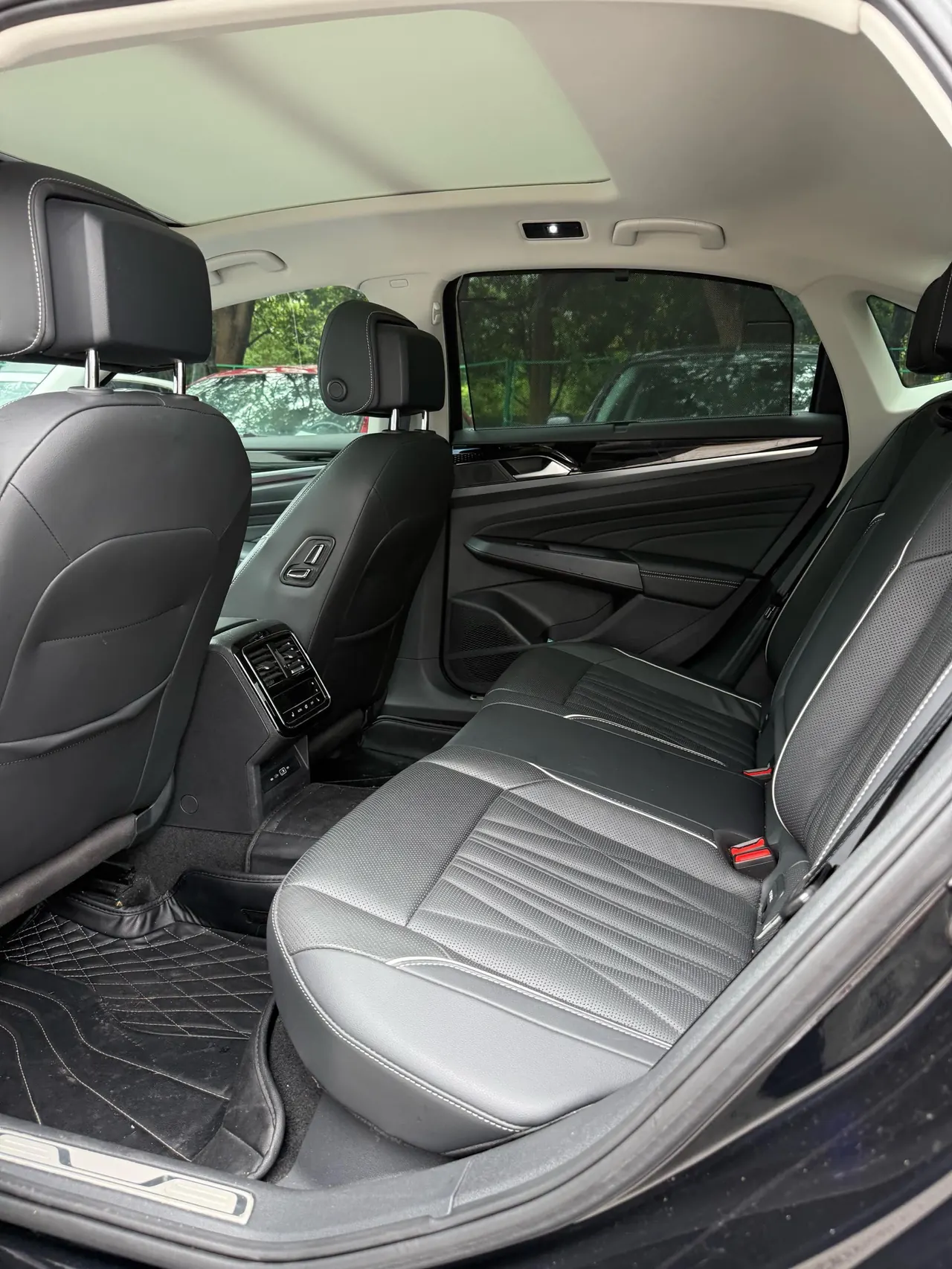 Volkswagen 2023 Passat 2.0TSI 330TSI Deluxe Edition Automatic 2