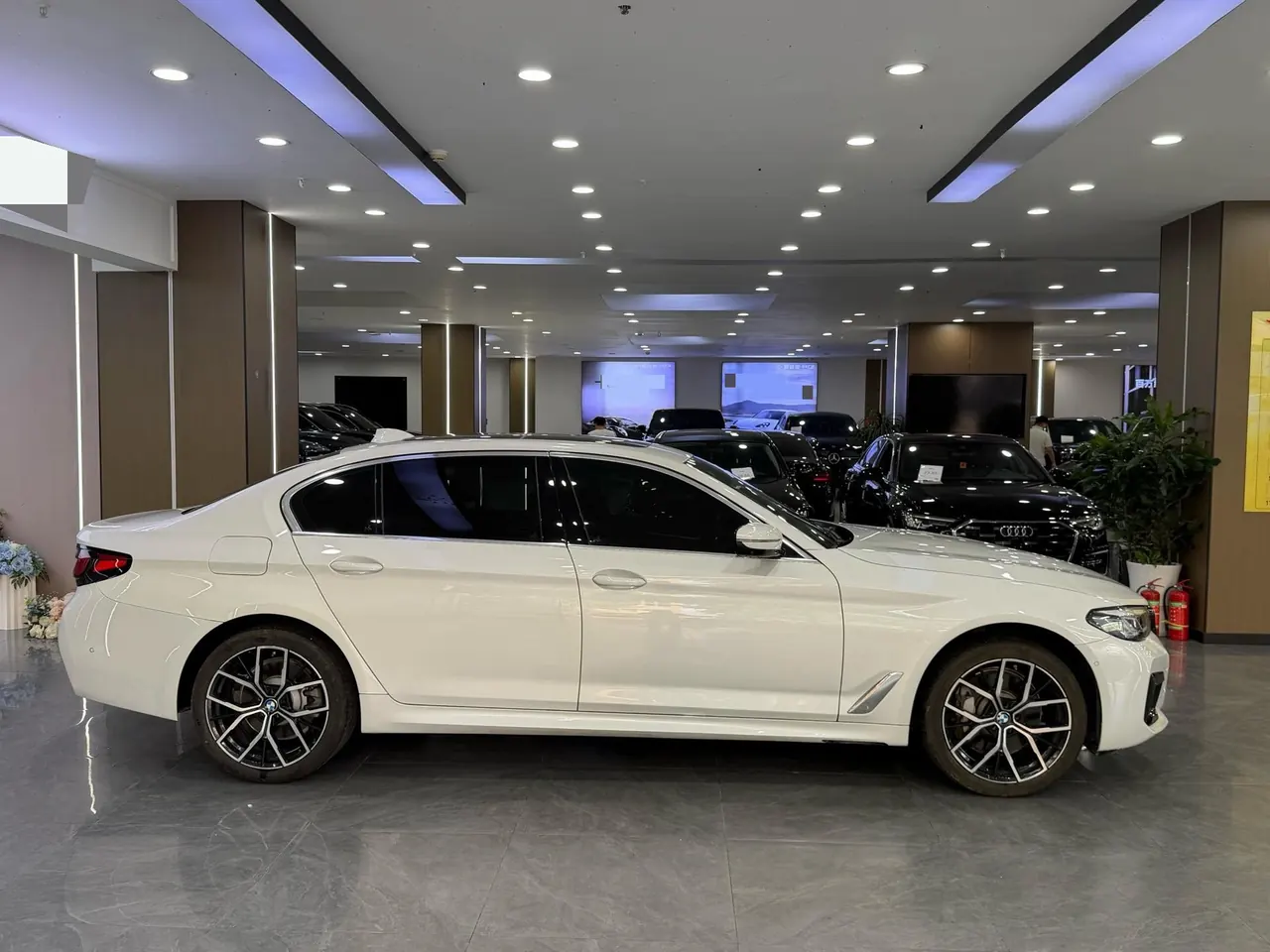 BMW 5 Series 2023 530Li 2.0T Exclusive M Sports Suit Automatic Gear 4