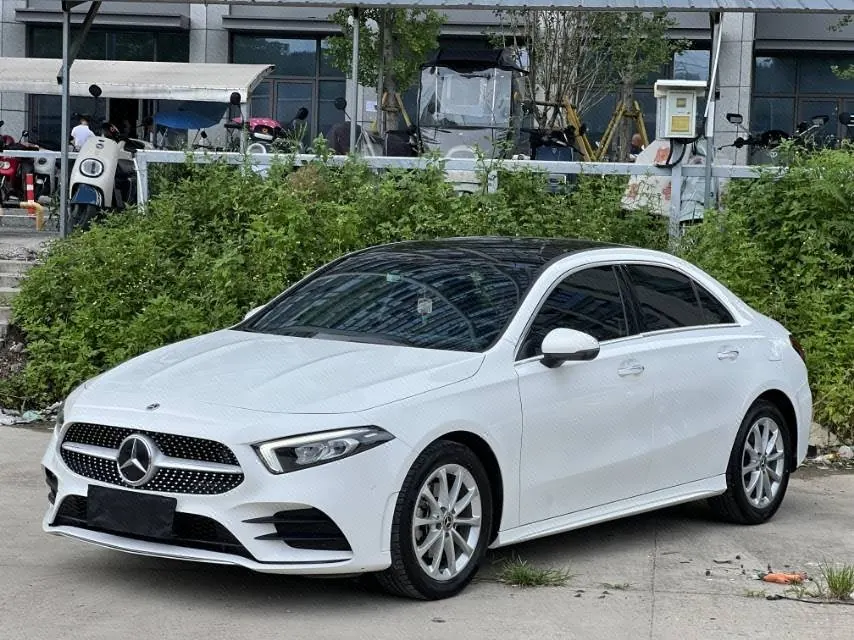 打开图片灯箱:Mercedes Benz Class A 2022 A 200 L 1.3T Fashion (Modified) Automatic Gear
