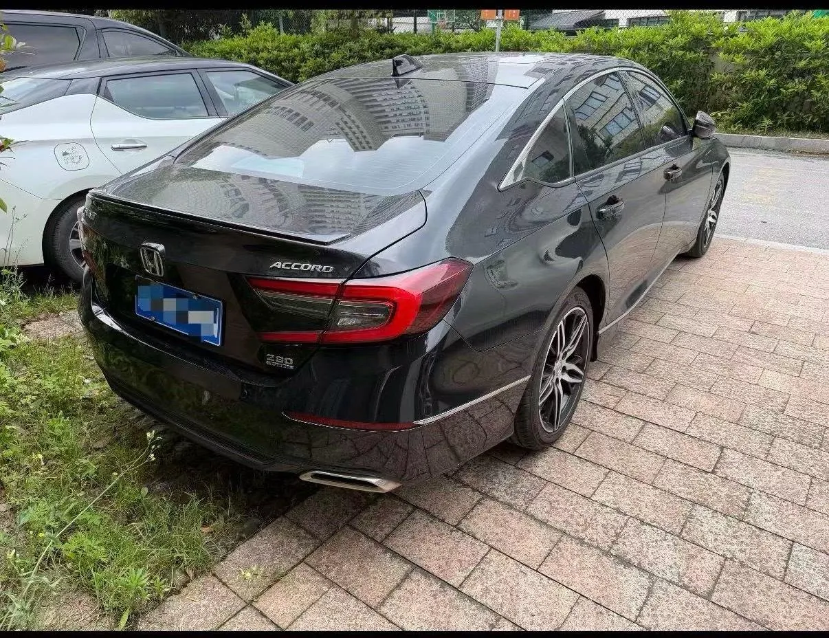 Honda 2022 10th Generation Accord 1.5T Stepless 260TURBO Magic Night Premium Edition Automatic Gear 3