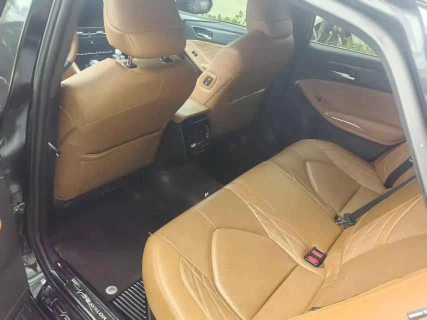 Toyota 2022 Asian Dragon Double Engine 2.5 Stepless XLE Premium Automatic Gear 4