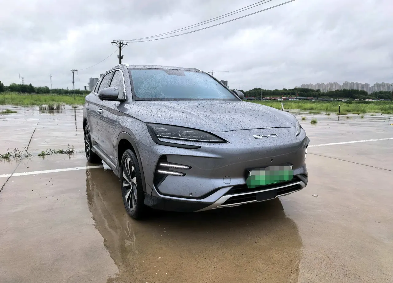 BYD Song PLUS New Energy 2024 Song PLUS EV Glory Edition 520km Honorable Automatic Gear 3