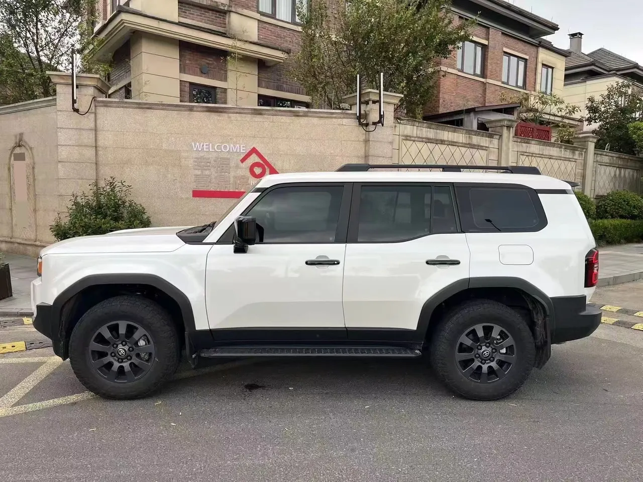 Toyota 2024 Prado HEV 2.4T Wild WX Edition 6-seat Automatic Gear 3