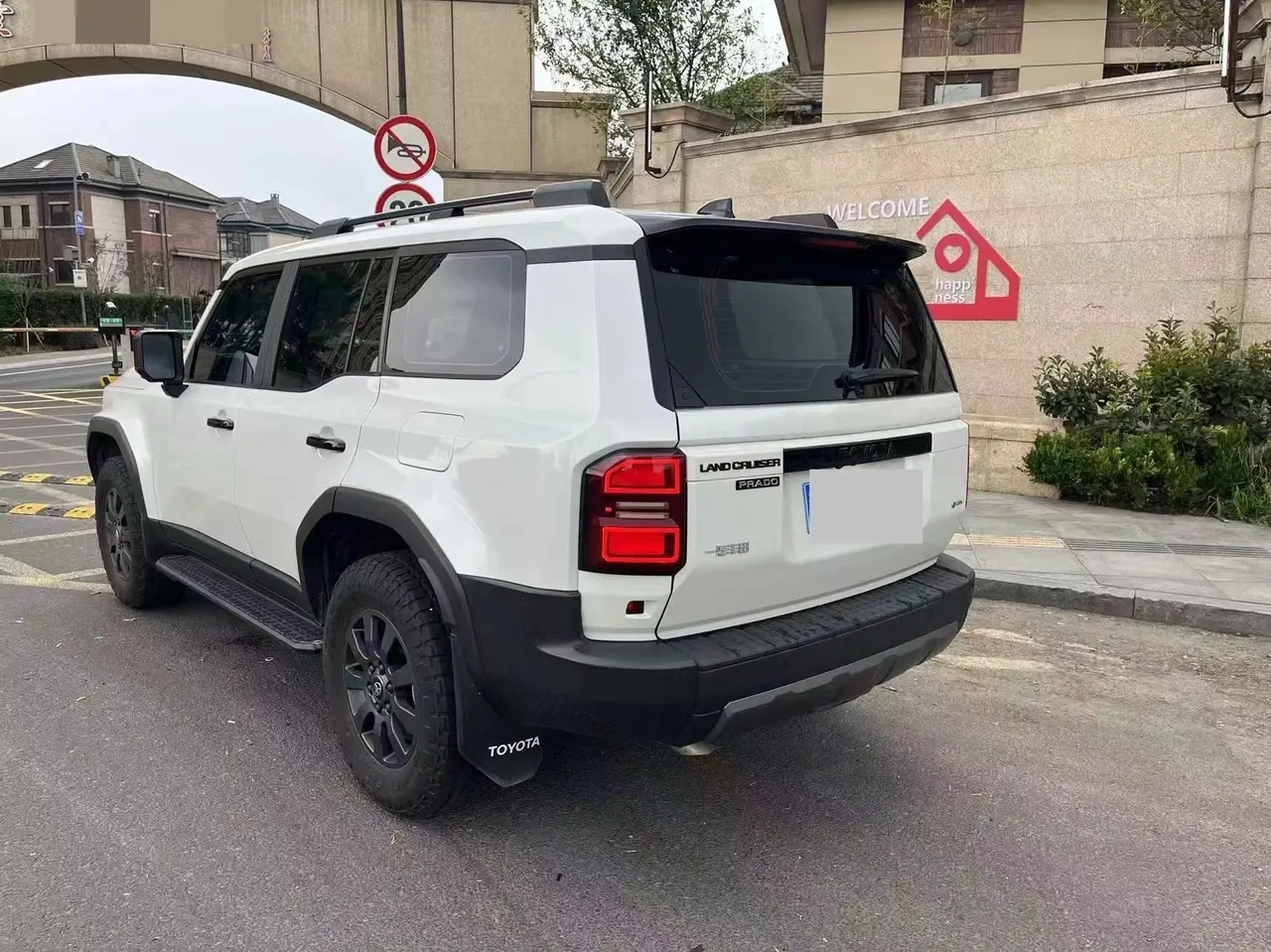 Toyota 2024 Prado HEV 2.4T Wild WX Edition 6-seat Automatic Gear 4