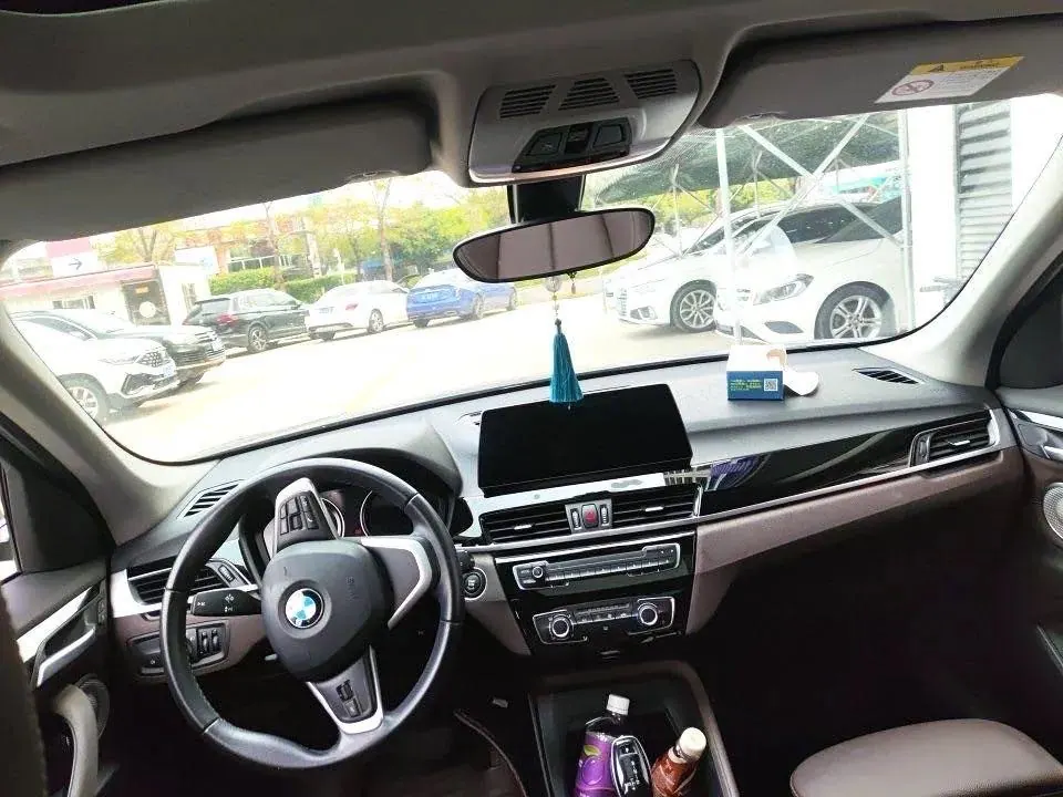 BMW 2022 X1 sDrive20Li 1.5T fashion automatic gear 3