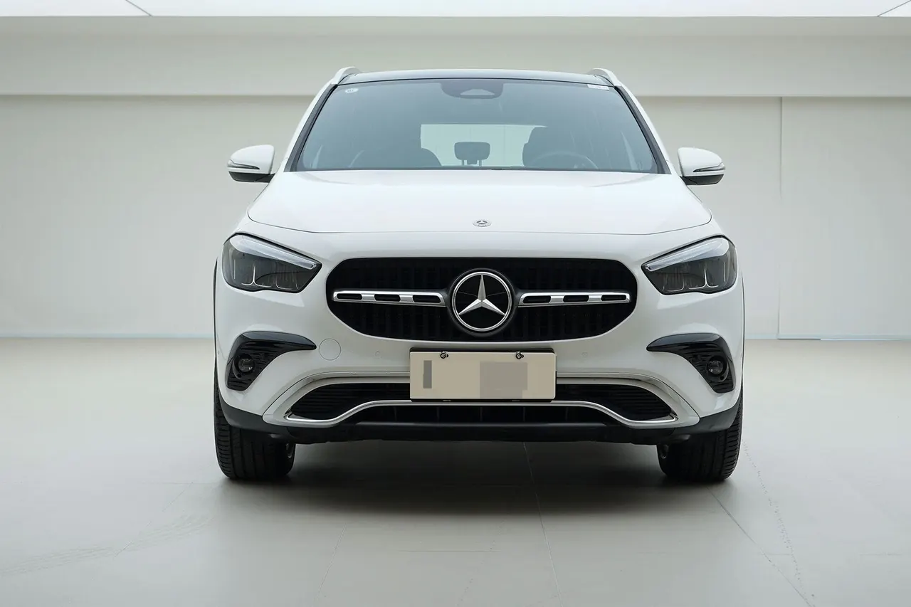 Mercedes Benz 2024 GLA 220 2.0T automatic gear 2