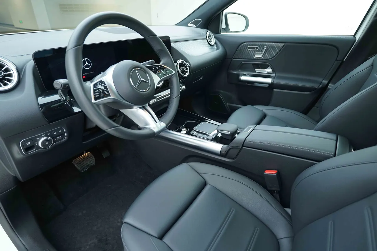 Mercedes Benz 2024 GLA 220 2.0T automatic gear 6