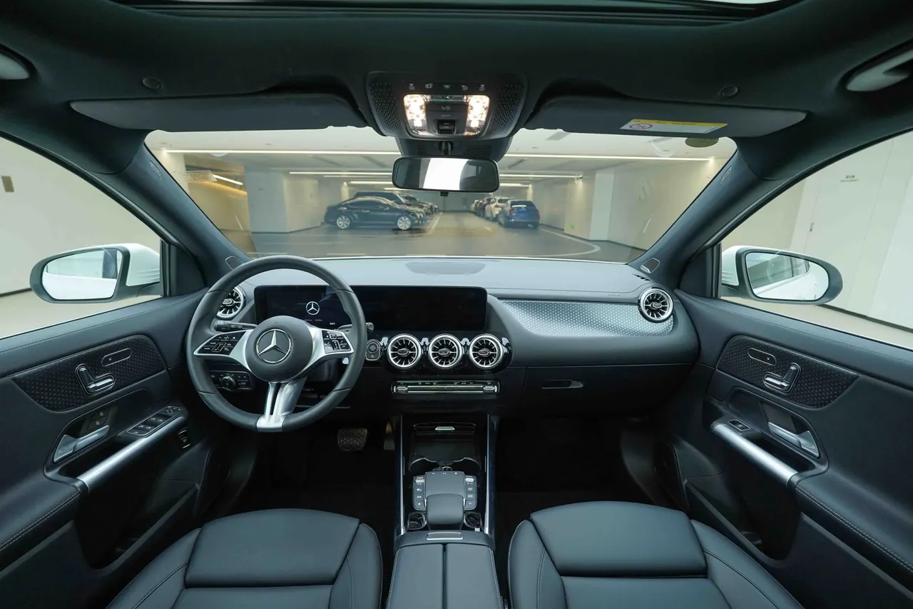 Mercedes Benz 2024 GLA 220 2.0T automatic gear 7