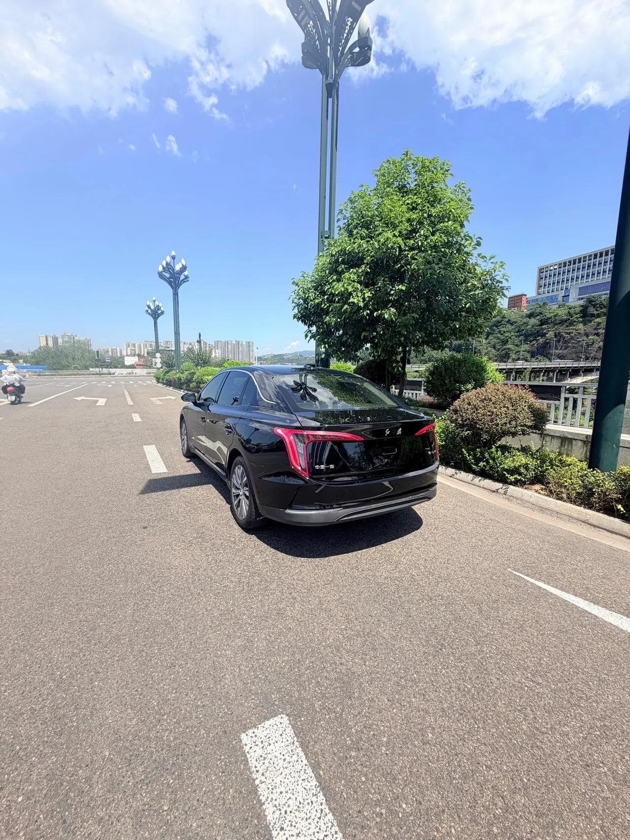 HongQi 2022 E-QM 5 431km Charging Enjoy Edition Automatic Gear 8