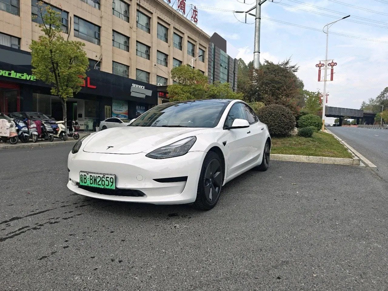 打开图片灯箱:Tesla 2022 Model 3 rear-wheel drive version of automatic transmission