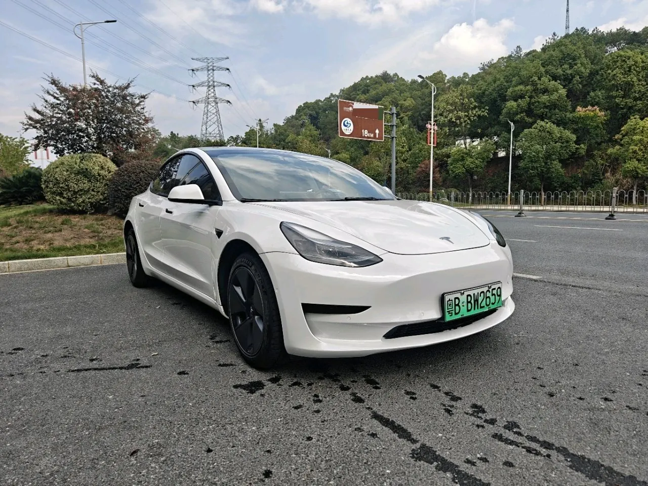 Tesla 2022 Model 3 rear-wheel drive version of automatic transmission 3