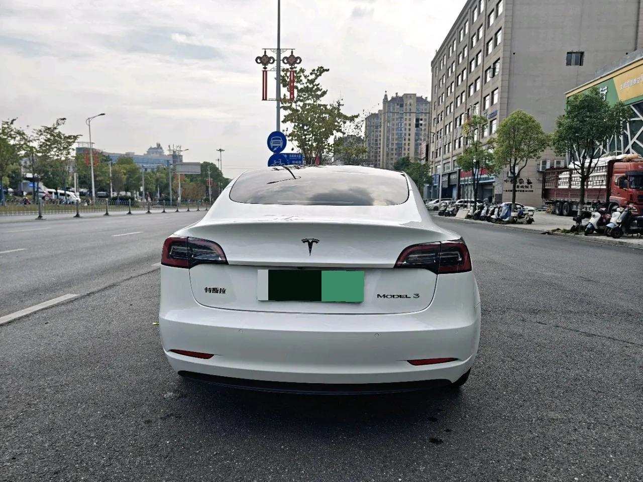Tesla 2022 Model 3 rear-wheel drive version of automatic transmission 5