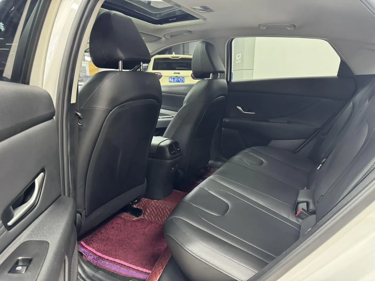 Hyundai 2022 Elantra -3-compartment 1.5 stepless LUX premium automatic gear 10