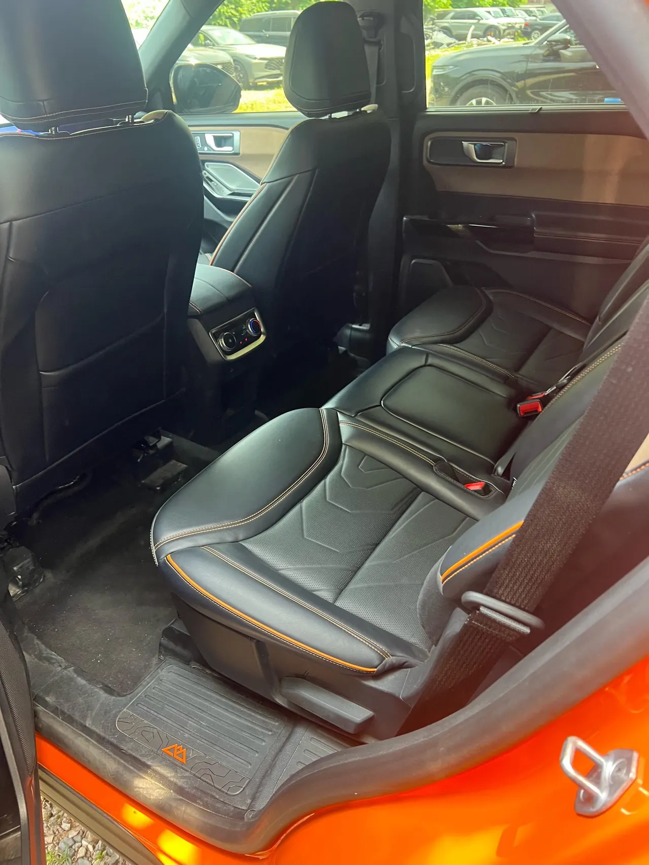 Ford 2025 Explorer 2.3T EcoBoost Kunlun Peak Edition 7-seat Automatic Gear 4