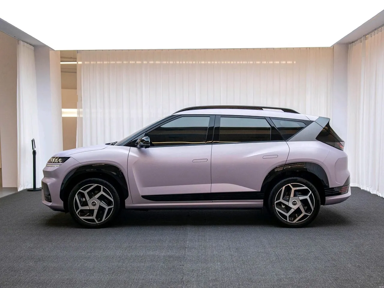 Hyundai 2025 EO Yi Europe Two-Drive TECH Edition 64.2kWh Automatic Gear 4