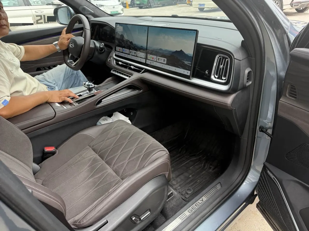 Geely 2026 XingyueL (Monjaro) 2.0TD Oriental Obsidian full moon version automatic gear 5