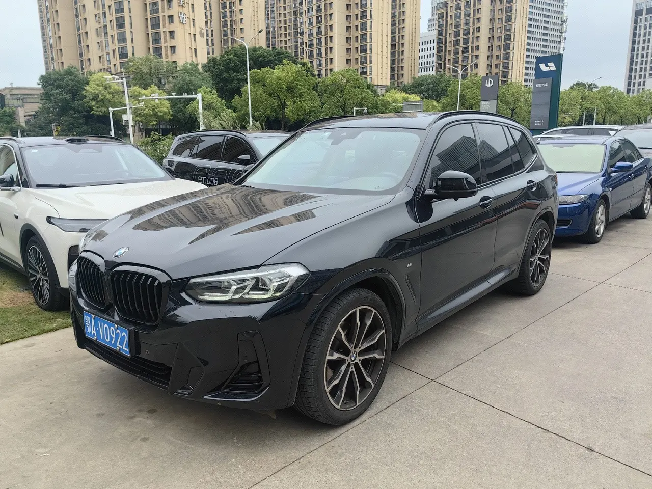 Open image lightbox: BMW 2022 X3 xDrive30i 2.0T Leading M Obsidian Night Suit Automatic Gear