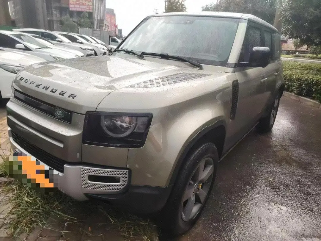 Open image lightbox: Land Rover Guard (Imported) 2020 Guard 110 3.0T P400 SE Automatic Gear