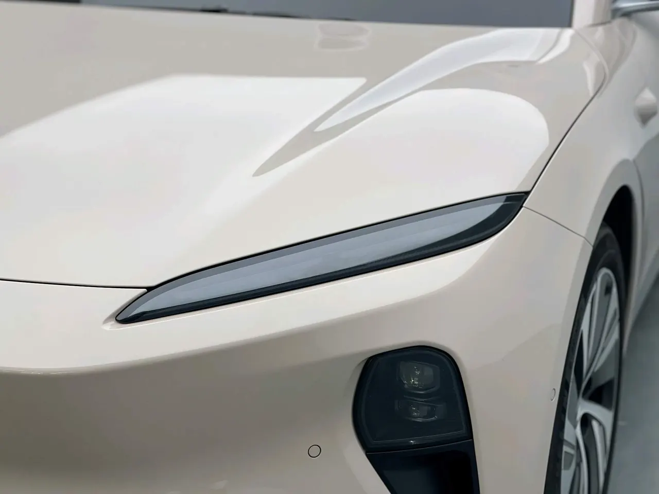 NIO 2024 ET5 75kWh automatic gear 17