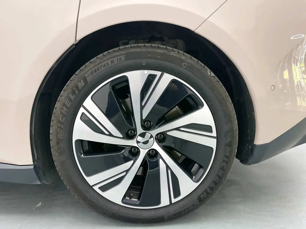 NIO 2024 ET5 75kWh automatic gear 18