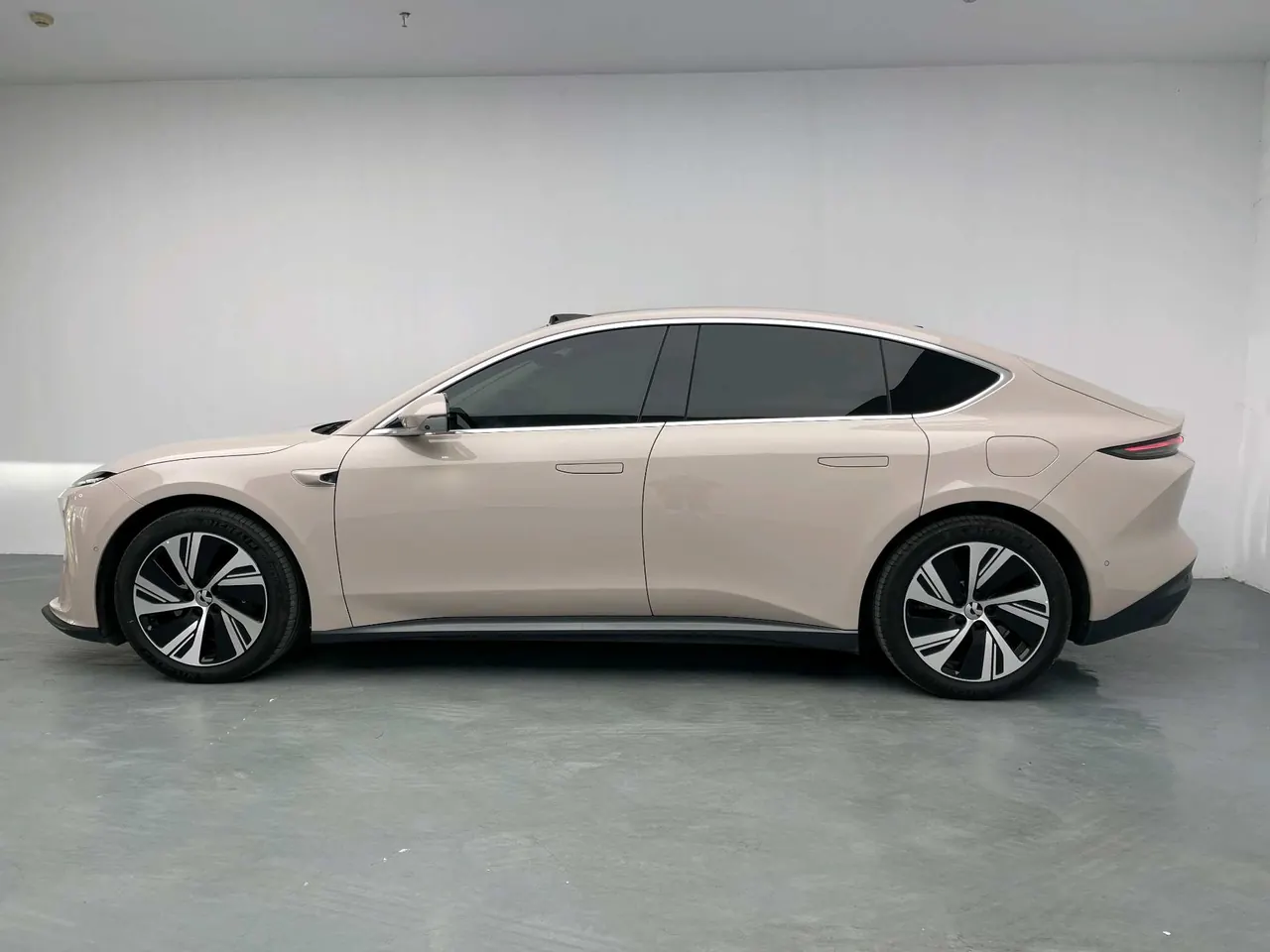 NIO 2024 ET5 75kWh automatic gear 9