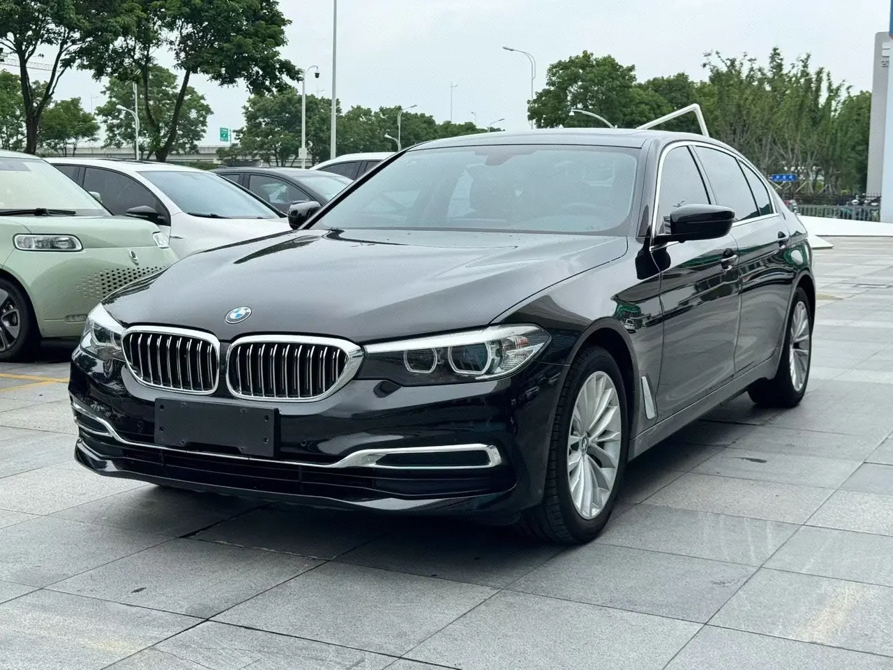 Open image lightbox: BMW 5 Series 2020 525Li 2.0T Luxury Suit Automatic Gear