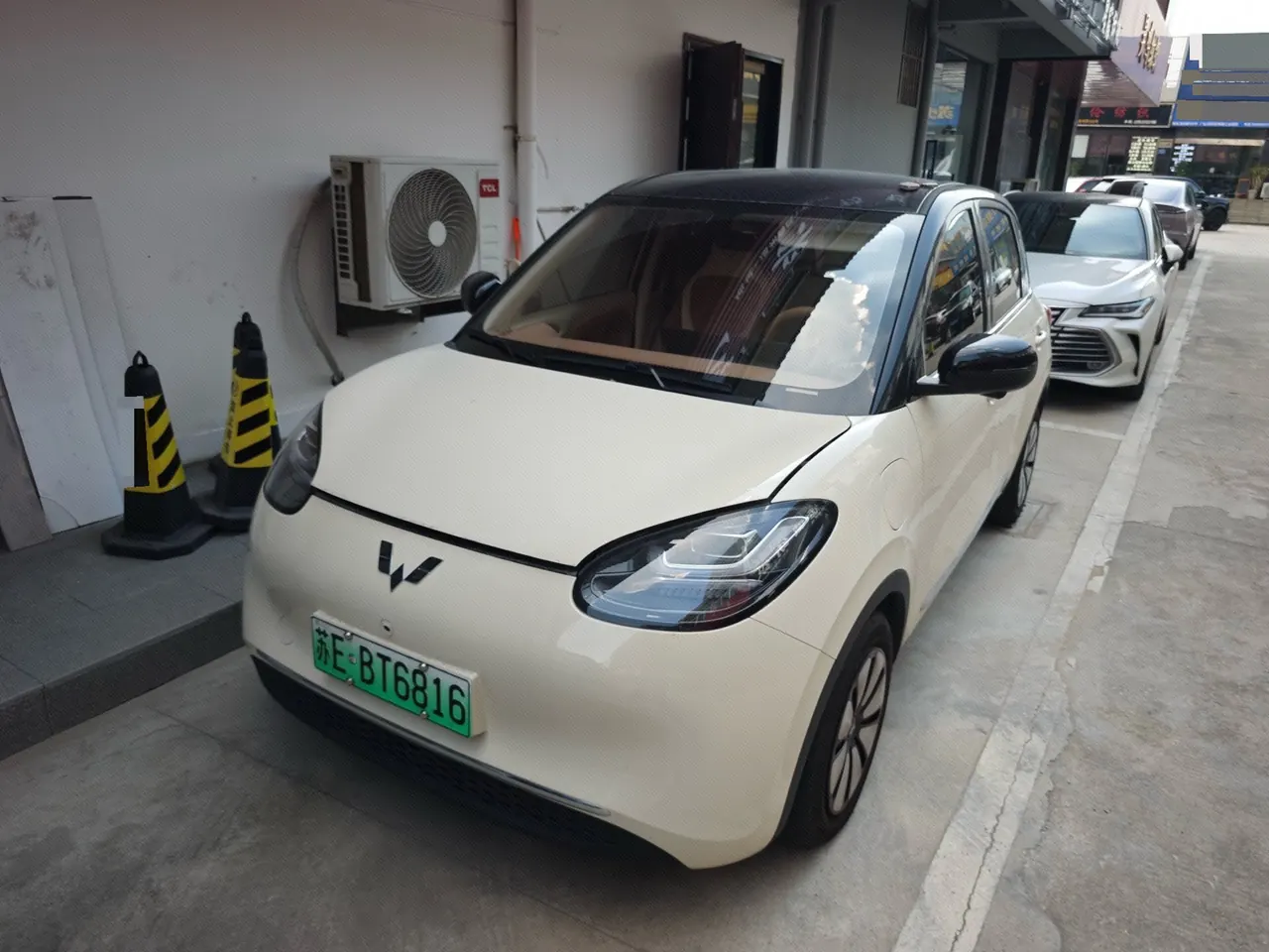 Open image lightbox: WuLing 2024 Plantronics 333km LingBox Connected Automatic Gear